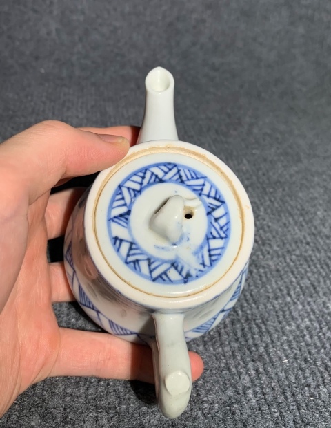 古玩陶瓷清晚期青花錦地花卉玲瓏瓷茶壺拍賣,當前價格1800元