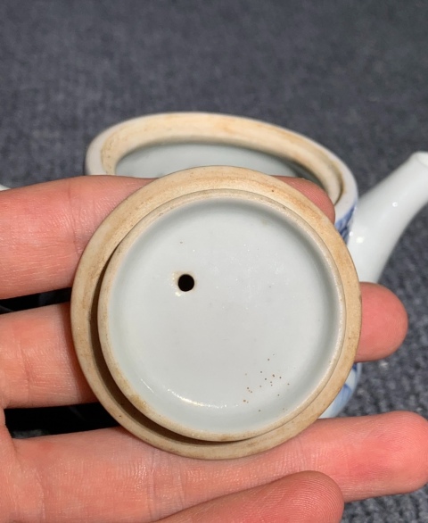 古玩陶瓷清晚期青花錦地花卉玲瓏瓷茶壺拍賣,當前價格1800元
