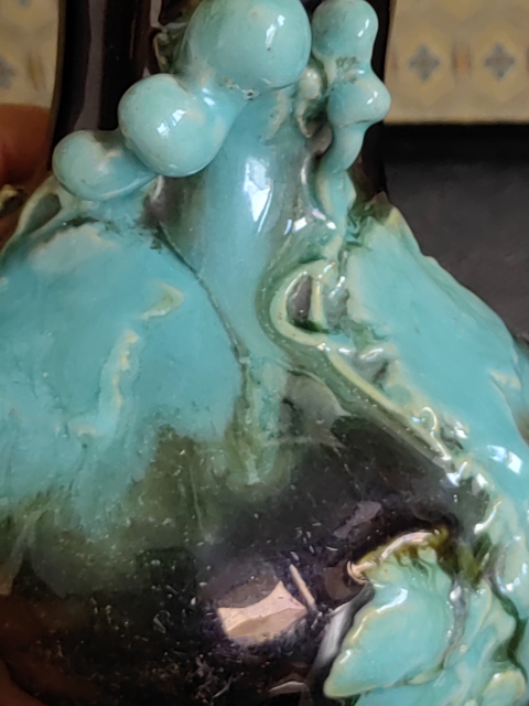 古玩陶瓷清窯變釉貼塑葡萄紋梨形尊拍賣,當前價格5600元