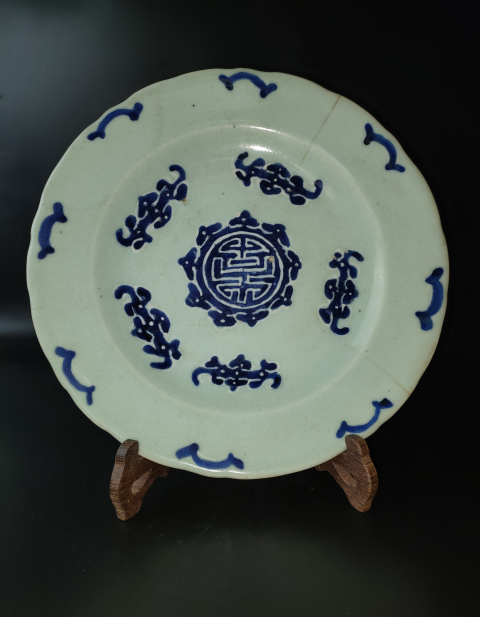 古玩陶瓷清乾隆豆青釉青花五蝠捧壽紋盤拍賣,當前價格1288元