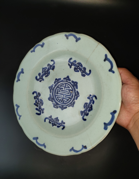 古玩陶瓷清乾隆豆青釉青花五蝠捧壽紋盤拍賣,當前價格1288元
