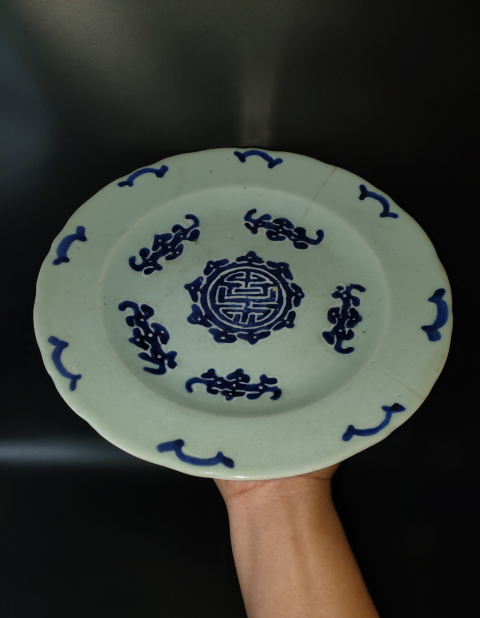 古玩陶瓷清乾隆豆青釉青花五蝠捧壽紋盤拍賣,當前價格1288元