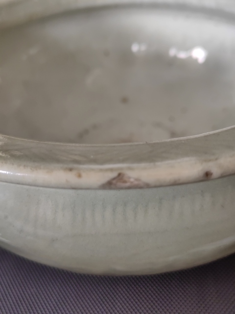 古玩陶瓷乾隆豆青釉刻花紋三足香爐拍賣,當前價格9600元