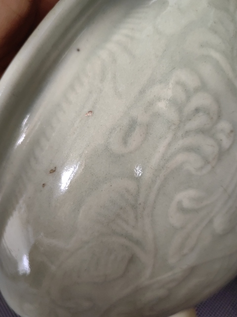 古玩陶瓷乾隆豆青釉刻花紋三足香爐拍賣,當前價格9600元
