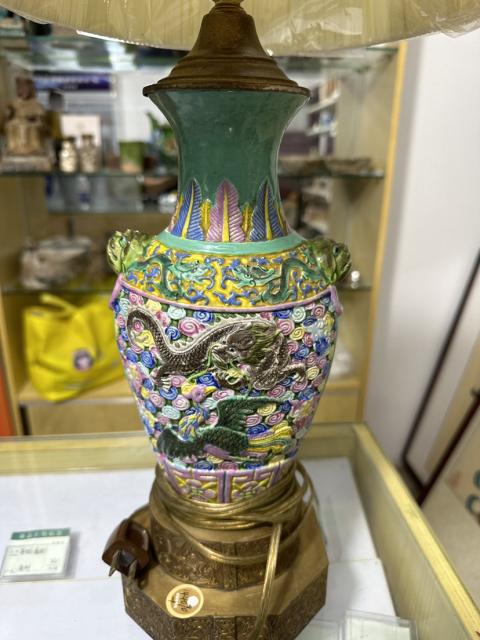古玩陶瓷粉彩貼塑龍鳳呈祥獸耳臺燈拍賣，當前價格10000元