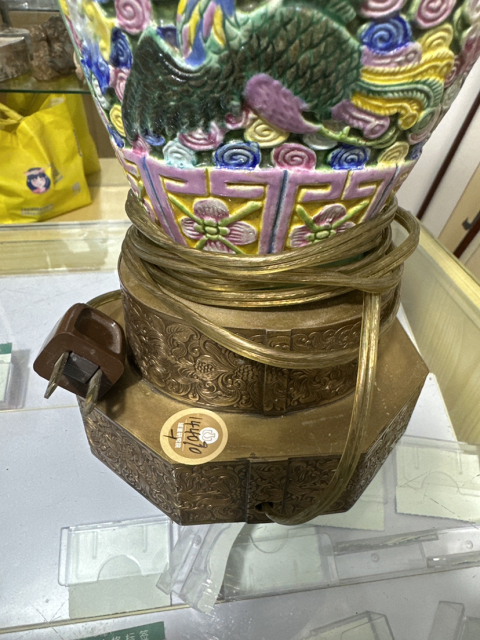 古玩陶瓷粉彩貼塑龍鳳呈祥獸耳臺燈拍賣，當前價格10000元