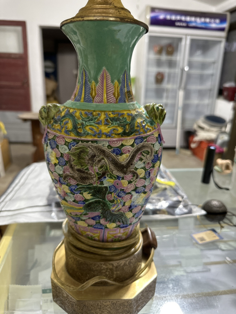 古玩陶瓷粉彩貼塑龍鳳呈祥獸耳臺燈拍賣，當前價格10000元