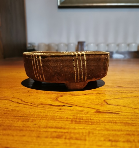 古玩陶瓷醬釉瀝粉線條紋三足洗拍賣,當(dāng)前價(jià)格4800元