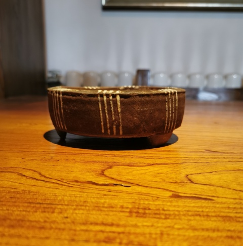 古玩陶瓷醬釉瀝粉線條紋三足洗拍賣,當(dāng)前價(jià)格4800元