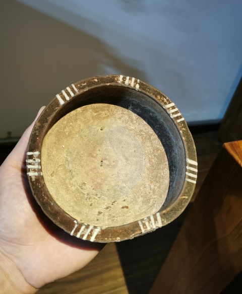 古玩陶瓷醬釉瀝粉線條紋三足洗拍賣,當(dāng)前價(jià)格4800元