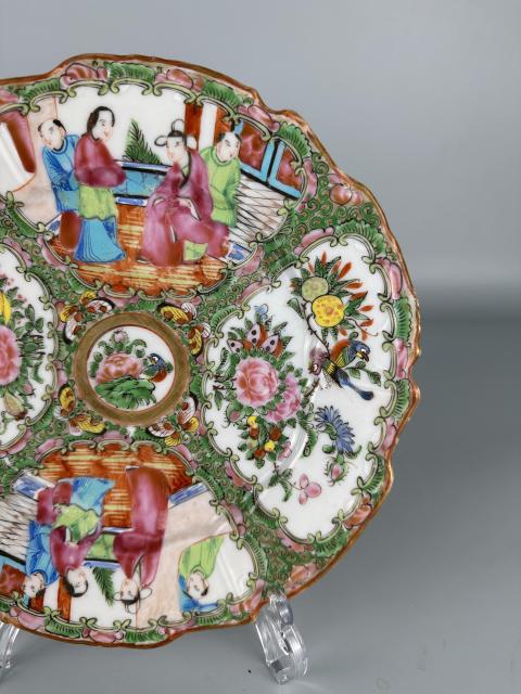 古玩陶瓷晚清.廣彩開窗花鳥人物花口盤拍賣,當前價格1680元