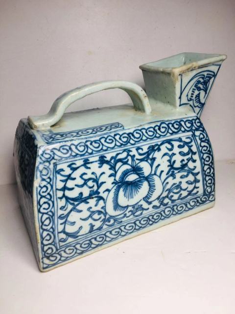 古玩陶瓷清中晚·青花花卉紋虎子真品鑒賞圖