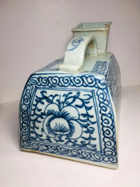 古玩陶瓷清中晚·青花花卉紋虎子真品鑒賞圖