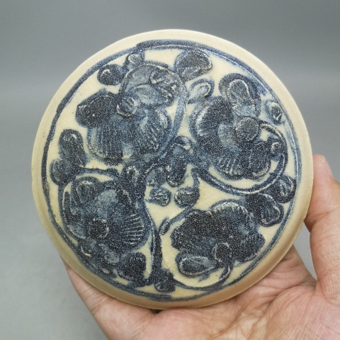 古玩陶瓷明中晚期青花花卉紋粉盒拍賣,當前價格1200元