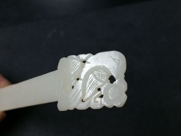古玩玉器和田玉雕“喜上眉梢”發簪拍賣,當前價格958元