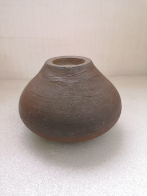 古玩陶瓷明清風(fēng)格的小罐拍賣,當(dāng)前價(jià)格680元