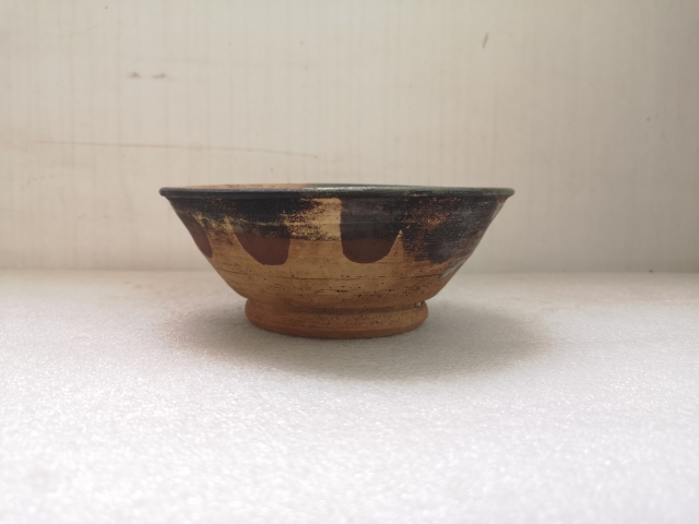 古玩陶瓷唐代青釉餅足碗拍賣，當(dāng)前價格580元