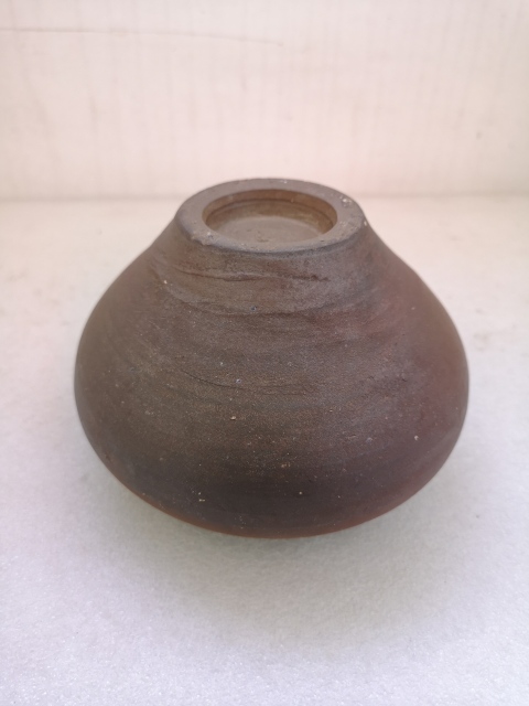 古玩陶瓷明清風(fēng)格的小罐拍賣,當(dāng)前價(jià)格680元