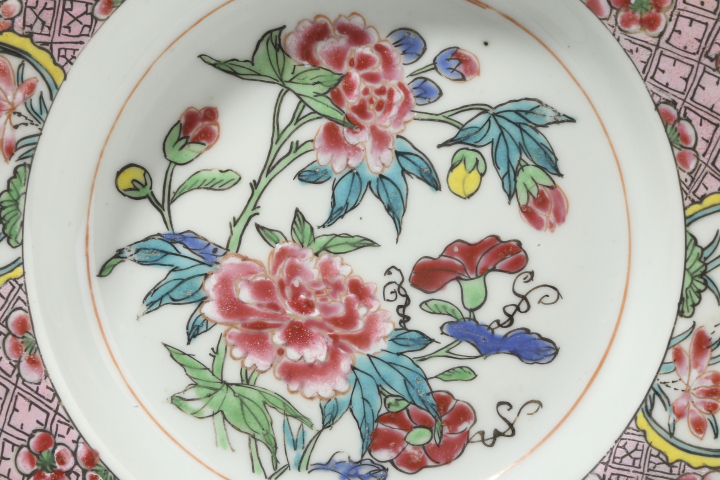 古玩陶瓷清雍正·粉彩花卉紋折沿盤拍賣，當前價格2999元