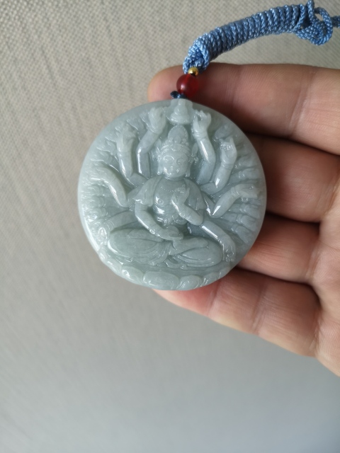 天然翡翠雕“千手觀音”牌拍賣，當前價格680元