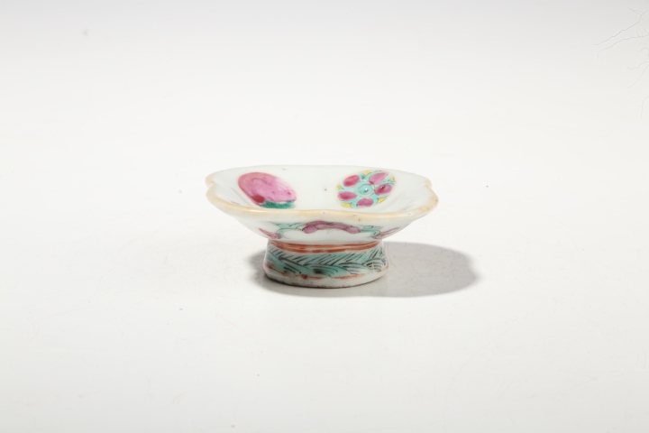 古玩陶瓷粉彩皮球花卉紋貢盤(pán)拍賣(mài),當(dāng)前價(jià)格2000元