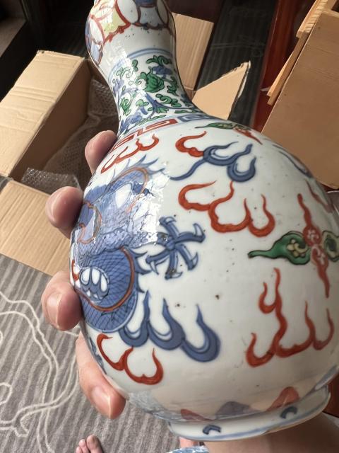 古玩陶瓷五彩纏枝龍紋蒜頭瓶拍賣，當(dāng)前價(jià)格18000元
