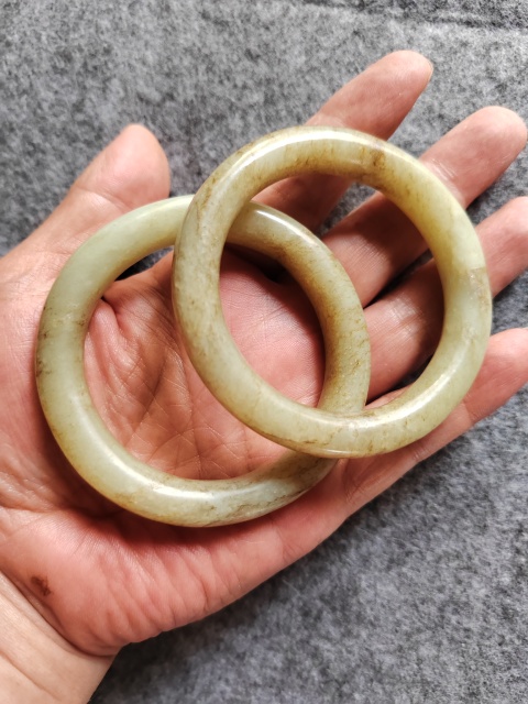 古玩玉器和田玉素紋手鐲拍賣，當前價格12390元