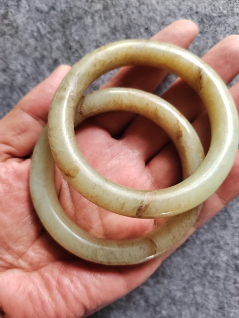 古玩玉器和田玉素紋手鐲拍賣，當前價格12390元