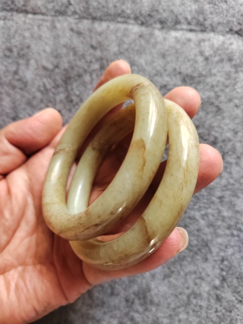 古玩玉器和田玉素紋手鐲拍賣，當前價格12390元