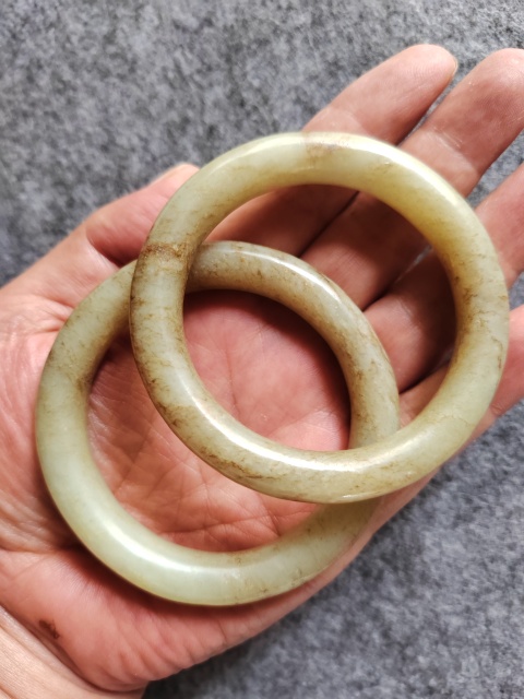 古玩玉器和田玉素紋手鐲拍賣，當前價格12390元