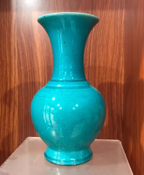 古玩陶瓷清中期孔雀藍(lán)釉鳳尾尊拍賣(mài),當(dāng)前價(jià)格5500元