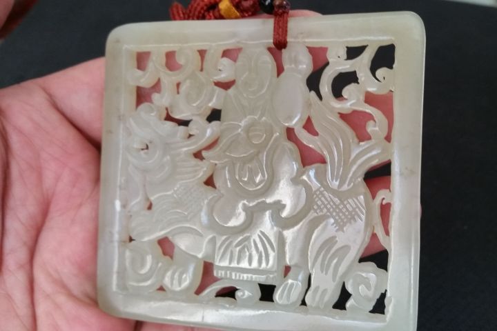 古玩玉器和田玉雕“麒麟送子”佩拍賣,當(dāng)前價格680元