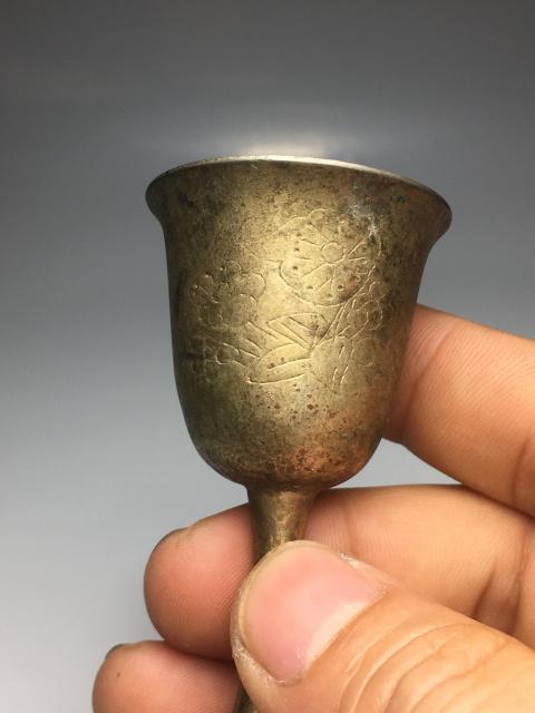 古玩雜項暗刻荷花紋高足酒杯拍賣,當前價格888元