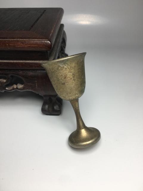 古玩雜項暗刻荷花紋高足酒杯拍賣,當前價格888元