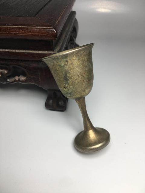 古玩雜項暗刻荷花紋高足酒杯拍賣,當前價格888元