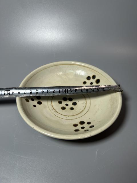 古玩陶瓷元代磁州窯白釉點彩梅花大盤（點彩梅花）拍賣，當前價格4750元