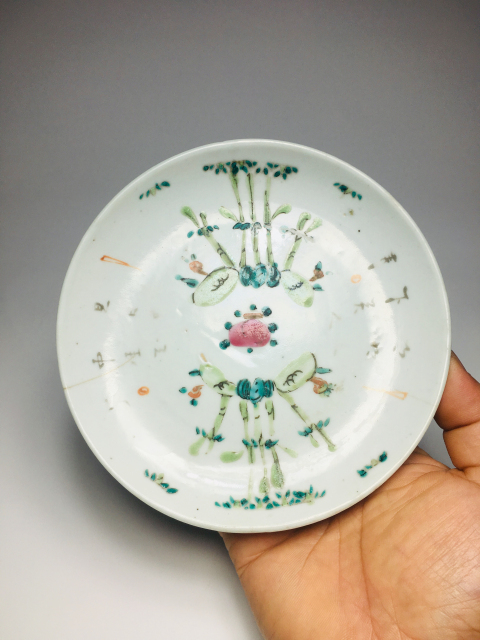 古玩陶瓷粉彩壽桃竹葉詩文盤拍賣,當前價格88元