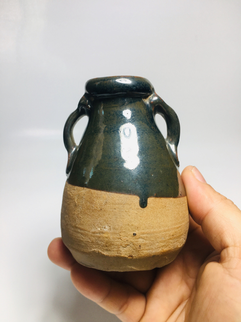 古玩陶瓷明代醬釉雙耳瓶拍賣,當(dāng)前價(jià)格0元