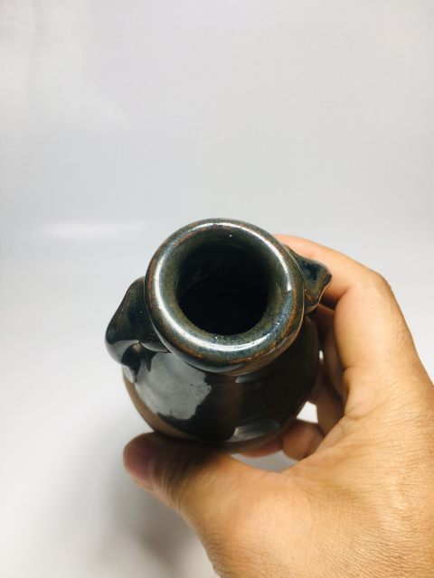 古玩陶瓷明代醬釉雙耳瓶拍賣,當(dāng)前價(jià)格0元
