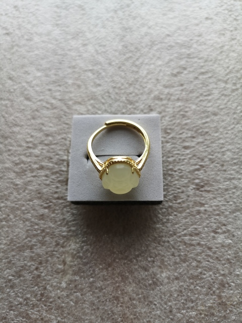 古玩玉器和田玉“彌勒佛”鑲嵌戒指拍賣，當(dāng)前價(jià)格398元
