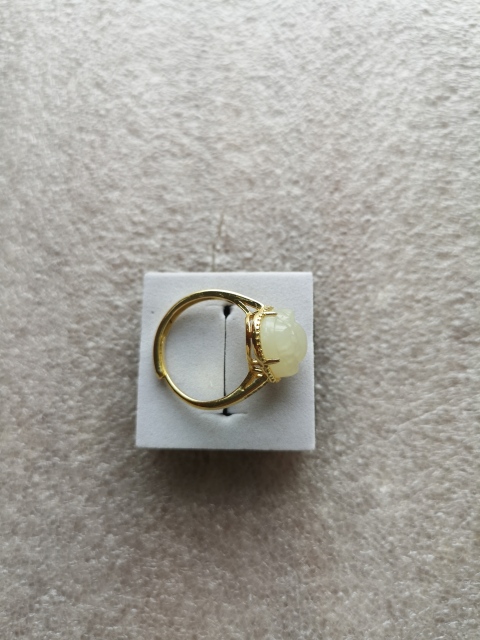 古玩玉器和田玉“彌勒佛”鑲嵌戒指拍賣，當(dāng)前價(jià)格398元