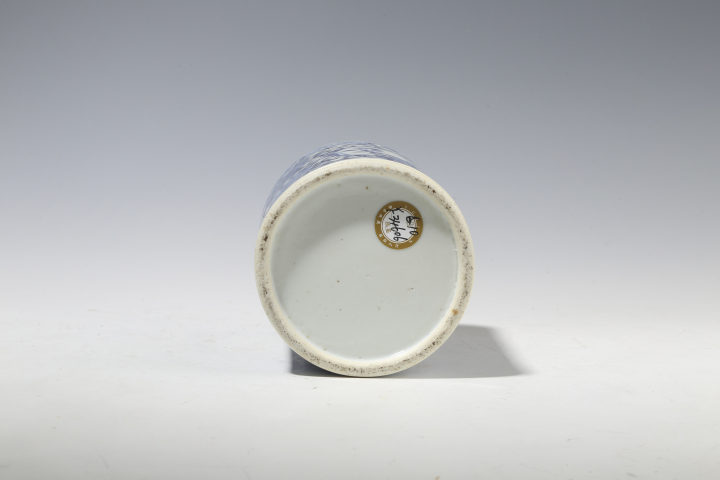 古玩陶瓷【21點(diǎn)截拍】晚清·青花開窗花蝶紋筆筒拍賣,當(dāng)前價(jià)格3280元