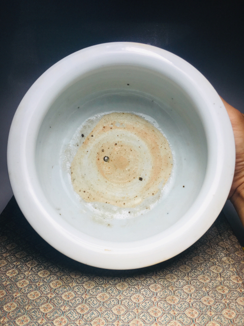古玩陶瓷（清中期）青花纏枝囍字紋三足香爐（有很好收藏價值）拍賣，當前價格0元