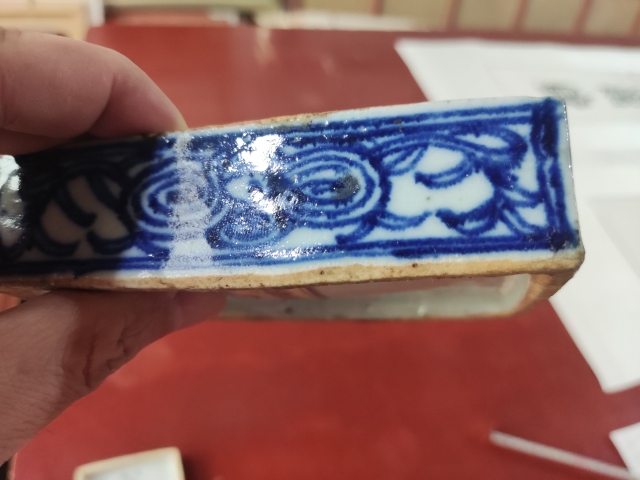 古玩陶瓷清中期青花纏枝花紋蓋盒拍賣,當前價格688元