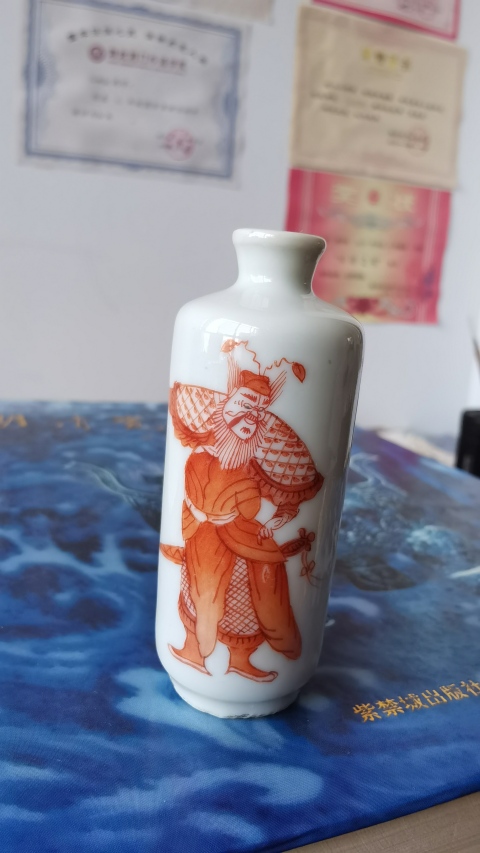 古玩陶瓷清晚期鐘馗礬紅鼻煙壺拍賣,當(dāng)前價格3200元
