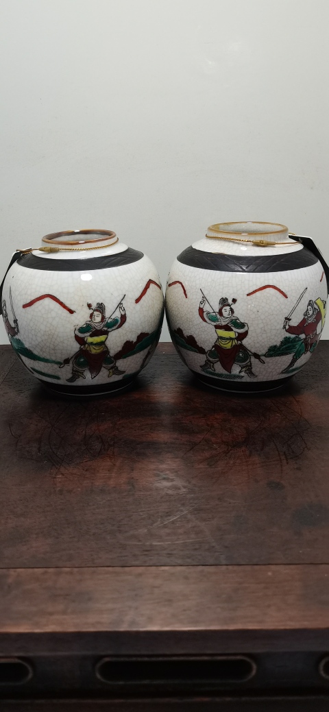 古玩陶瓷一對哥釉五彩人物紋罐拍賣,當前價格2300元