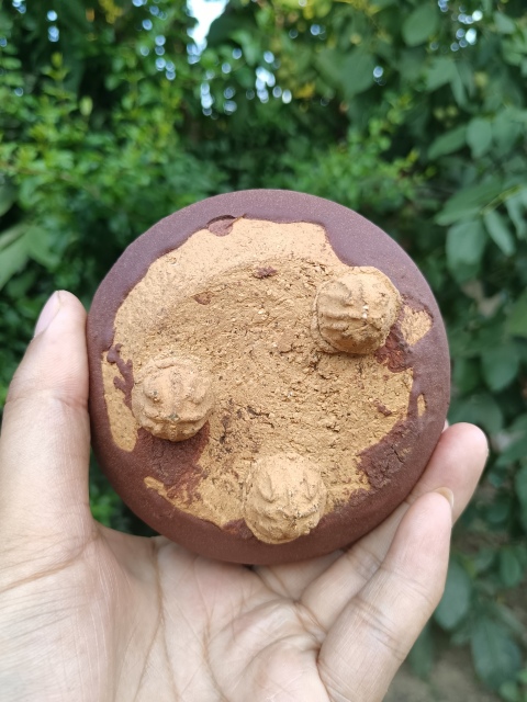 古玩陶瓷清早期～褐釉三足香爐拍賣，當前價格3888元