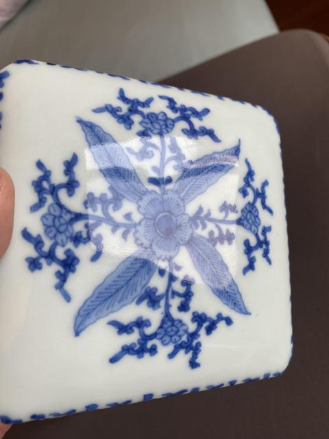 古玩陶瓷青花花卉紋方形蓋盒拍賣，當(dāng)前價(jià)格6580元