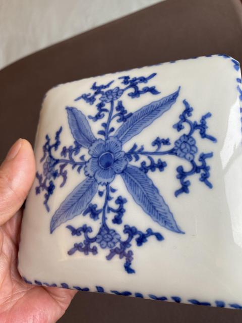 古玩陶瓷青花花卉紋方形蓋盒拍賣，當(dāng)前價(jià)格6580元