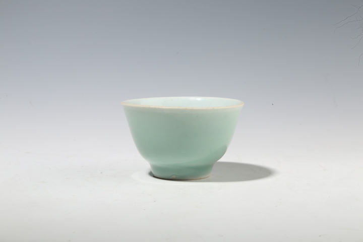 古玩陶瓷清中期·豆青釉杯拍賣(mài),當(dāng)前價(jià)格380元